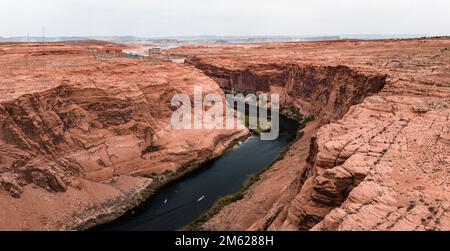 Vue aérienne du Grand Canyon en amont du Colorado River Glen Canyon Dam en Arizona Banque D'Images