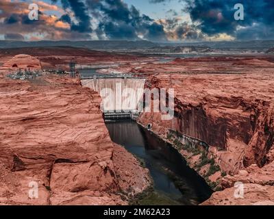 Vue aérienne du Grand Canyon en amont du Colorado River Glen Canyon Dam en Arizona Banque D'Images