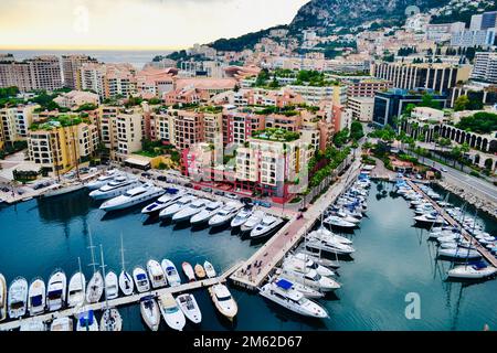 Vue sur le port de Monaco. Banque D'Images