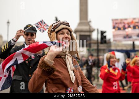 Londres, Royaume-Uni. 01st janvier 2023. Les participants aux tenues d'aviateur prennent part à la parade du nouvel an à Londres. Le défilé a eu lieu dans les rues du centre de Londres le 1 janvier 2023. (Photo par Pietro Recchia/SOPA Images/Sipa USA) crédit: SIPA USA/Alay Live News Banque D'Images