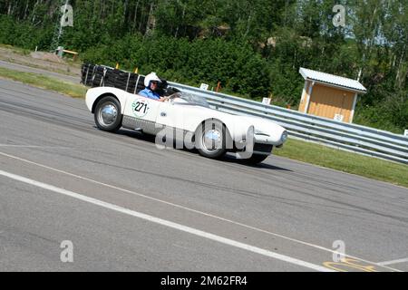 Saab 94, également connue sous le nom de Saab SONET SuperSport, a vu des courses au Kinnekulle Ring en Suède. Banque D'Images