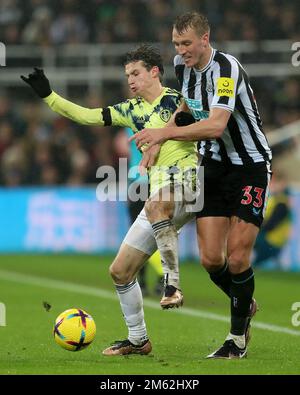 Newcastle, Royaume-Uni. 31st décembre 2022. DaN Burn de Newcastle United en action pendant le match de la Premier League entre Newcastle United et Leeds United à St. James's Park, Newcastle, le samedi 31st décembre 2022. (Credit: Mark Fletcher | MI News) Credit: MI News & Sport /Alay Live News Banque D'Images