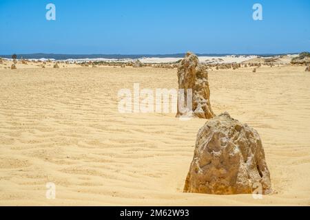 Pinnacles Desert Lookout and Drive - Tourism Western Australia Banque D'Images