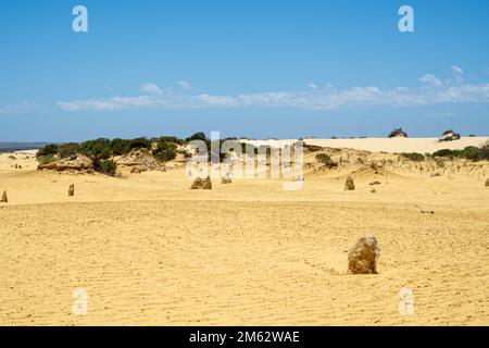 Pinnacles Desert Lookout and Drive - Tourism Western Australia Banque D'Images