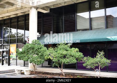 HUNTINGTON BEACH, CALIFORNIE - 01 JANVIER 2023 : la librairie sur le campus du Golden West College. Banque D'Images