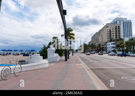 Fort Lauderdale, Floride, États-Unis - 19 novembre 2022 : Plage de fort Lauderdale Plage Playa las Olas. N fort Lauderdale Beach Blvd. Banque D'Images