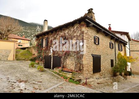 Herrán is a small Medieval Village located in the Tobalina Valley, Burgos,  Spain Stock Photo - Alamy