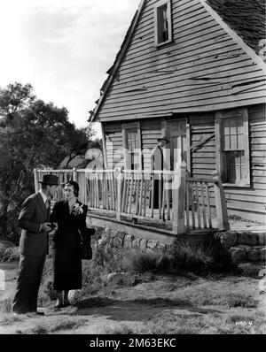 CARY GRANT, MYRNA LOY ET MELVYN DOUGLAS DANS M. BLANDINGS CONSTRUIT SA MAISON DE RÊVE (1948), DIRIGÉE PAR H. C. POTTER. Crédit: RKO/SELZNICK / Album Banque D'Images