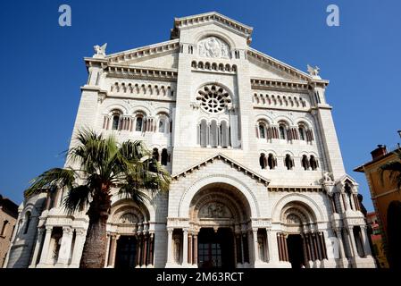 La principauté de Monaco est un petit Etat indépendant, la cathédrale notre Dame est un important bâtiment religieux de style romano byzantin. Banque D'Images