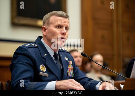 Général de la Force aérienne Tod D. Wolters, commandant, États-Unis Le Commandement européen et le Commandant suprême des forces alliées en Europe de l'OTAN ont témoigné lors d'une audience du Comité des services armés de la Chambre sur les défis de sécurité nationale et l'activité militaire américaine en Europe, 2118 Rayburn House Office Building, Washington, D.C. Banque D'Images