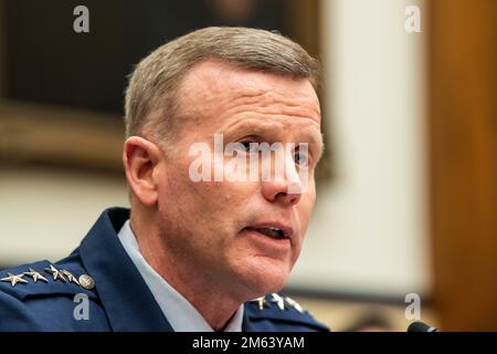 Général de la Force aérienne Tod D. Wolters, commandant, États-Unis Le Commandement européen et le Commandant suprême des forces alliées en Europe de l'OTAN ont témoigné lors d'une audience du Comité des services armés de la Chambre sur les défis de sécurité nationale et l'activité militaire américaine en Europe, 2118 Rayburn House Office Building, Washington, D.C. Banque D'Images