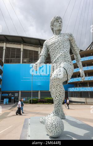 David Silva,légende,statue,extérieur,à,Etihad Stadium,Manchester City,Manchester City football club,fans,Manchester,ville,centre-ville,centre,Nord-Ouest, Angleterre,Nord-Ouest, Angleterre,Anglais,English City,Leveling Up,Greater Manchester, GB,Grande-Bretagne,Grande-Bretagne,britannique,Royaume-Uni,ville anglaise, Banque D'Images