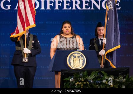 Albany, États-Unis. 01st janvier 2023. Savannah Gordon interprète l'hymne national lors de la cérémonie d'inauguration des fonctionnaires de l'État de New York au centre de congrès Empire State Plaza à Albany. La gouverneure Kathy Hochul a été assermentée comme première femme gouverneur de l'État de New York pour un mandat complet. (Photo de Lev Radin/Pacific Press) crédit: Pacific Press Media production Corp./Alay Live News Banque D'Images