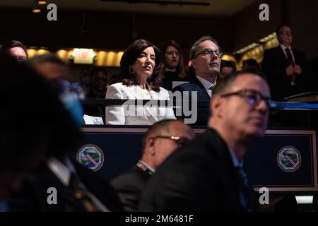 Albany, États-Unis. 01st janvier 2023. La gouverneure Kathy Hochul assiste à la cérémonie d'inauguration des fonctionnaires de l'État de New York au centre des congrès Empire State Plaza à Albany. La gouverneure Kathy Hochul a été assermentée comme première femme gouverneur de l'État de New York pour un mandat complet. (Photo de Lev Radin/Pacific Press) crédit: Pacific Press Media production Corp./Alay Live News Banque D'Images