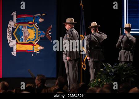 Albany, États-Unis. 01st janvier 2023. Présentation des couleurs lors de la cérémonie d'inauguration des fonctionnaires de l'État de New York au Centre de congrès Empire State Plaza à Albany. La gouverneure Kathy Hochul a été assermentée comme première femme gouverneur de l'État de New York pour un mandat complet. (Photo de Lev Radin/Pacific Press) crédit: Pacific Press Media production Corp./Alay Live News Banque D'Images