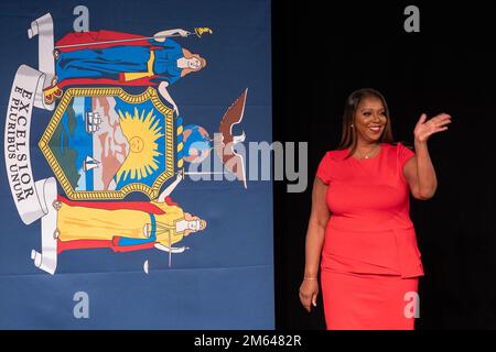 Albany, États-Unis. 01st janvier 2023. Le procureur général Letitia James sur scène lors de la cérémonie d'inauguration des fonctionnaires de l'État de New York au Centre de congrès Empire State Plaza à Albany. La gouverneure Kathy Hochul a été assermentée comme première femme gouverneur de l'État de New York pour un mandat complet. (Photo de Lev Radin/Pacific Press) crédit: Pacific Press Media production Corp./Alay Live News Banque D'Images