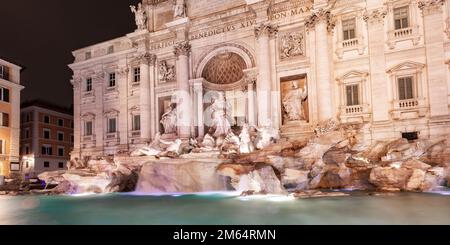 Fontaine de Trevi, site historique de Rome, Italie. Nuit Banque D'Images