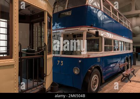 Musée du chemin de fer basque avec des véhicules tels que des locomotives à vapeur, diesel et électriques, des automobiles et divers types de wagons. Chemin de fer d'Urola Banque D'Images