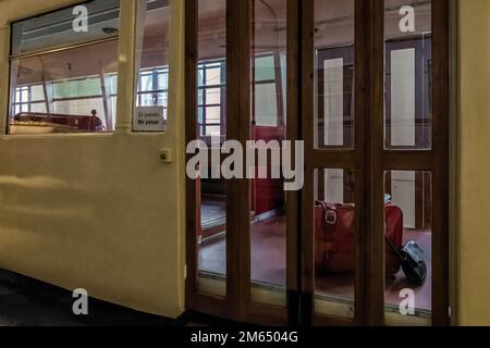 Musée du chemin de fer basque avec des véhicules tels que des locomotives à vapeur, diesel et électriques, des automobiles et divers types de wagons. Chemin de fer d'Urola Banque D'Images