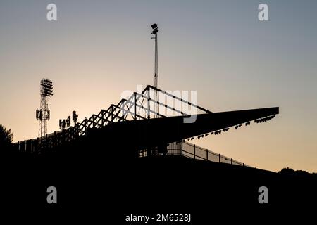 Silhouette au coucher du soleil de Pittodrie, stade du Aberdeen football Club, Écosse, Royaume-Uni, Europe Banque D'Images