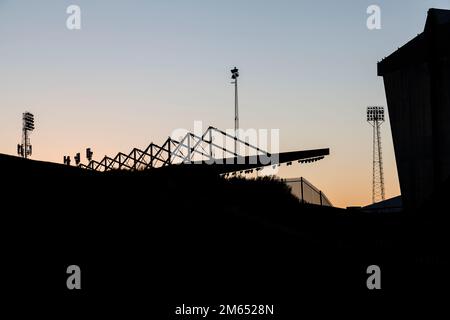 Silhouette au coucher du soleil de Pittodrie, stade du Aberdeen football Club, Écosse, Royaume-Uni, Europe Banque D'Images