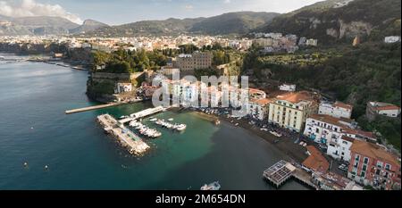 Sorrento est une ville côtière du sud-ouest de l'Italie, face à la baie de Naples sur la péninsule de Sorrentine Banque D'Images