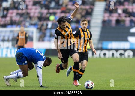 Wigan, Royaume-Uni. 02nd janvier 2023. Jacob Greaves #4 de Hull City en possession pendant le match de championnat de Sky Bet Wigan Athletic vs Hull City au DW Stadium, Wigan, Royaume-Uni, 2nd janvier 2023 (photo de Phil Bryan/News Images) à Wigan, Royaume-Uni le 1/2/2023. (Photo de Phil Bryan/News Images/Sipa USA) Credit: SIPA USA/Alay Live News Banque D'Images
