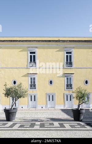 Une cour à l'intérieur de la Citadelle de Cascais Banque D'Images