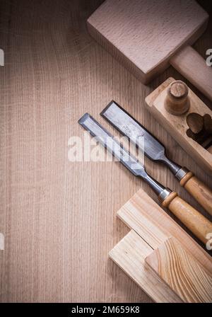 Collection d’outils de charpentier en bois sur le concept de construction de panneaux en bois. Banque D'Images