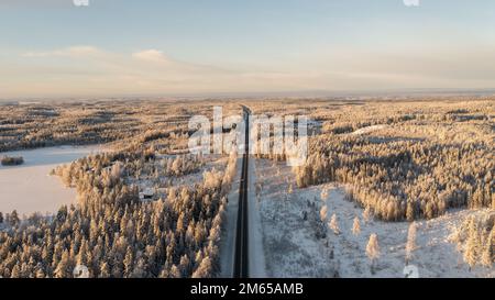 Vue sur l'hiver, avant le coucher du soleil. Banque D'Images