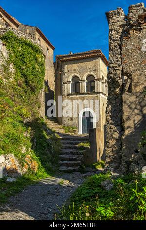 Ruines de la ville de Maratea Vecchia ou Maratea Superiore. Maratea, province de Potenza, Basilicate, Italie, Europe Banque D'Images