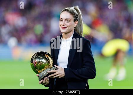 BARCELONE - octobre 20 : Alexia Putellas avec le ballon d'Or avant le match LaLiga entre le FC Barcelone et Villarreal CF au stade Spotify Camp Nou Banque D'Images