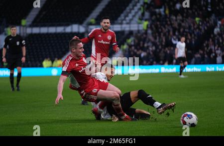 Pride Park, Derby, Derbyshire, Royaume-Uni. 2nd janvier 2023. League One football, Derby County versus Accrington Stanley ; Lewis Dobin de Derby luttant pour le ballon Credit: Action plus Sports/Alay Live News Banque D'Images