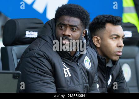 Wigan, Royaume-Uni. 02nd janvier 2023. Kolo Toure Directeur de Wigan Athletic pendant le match de championnat Sky Bet Wigan Athletic vs Hull City au DW Stadium, Wigan, Royaume-Uni, 2nd janvier 2023 (photo de Phil Bryan/News Images) à Wigan, Royaume-Uni le 1/2/2023. (Photo de Phil Bryan/News Images/Sipa USA) Credit: SIPA USA/Alay Live News Banque D'Images