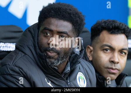Wigan, Royaume-Uni. 02nd janvier 2023. Kolo Toure Directeur de Wigan Athletic pendant le match de championnat Sky Bet Wigan Athletic vs Hull City au DW Stadium, Wigan, Royaume-Uni, 2nd janvier 2023 (photo de Phil Bryan/News Images) à Wigan, Royaume-Uni le 1/2/2023. (Photo de Phil Bryan/News Images/Sipa USA) Credit: SIPA USA/Alay Live News Banque D'Images
