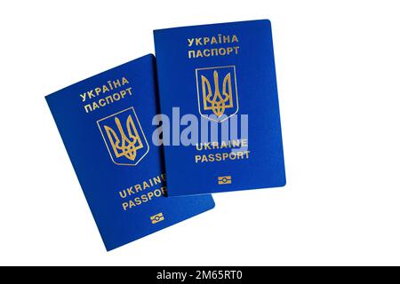 Passeport étranger de l'Ukraine isolé sur fond blanc. Voyageur ukrainien. Le migrant ukrainien. Régime sans visa pour l'Ukraine. Banque D'Images