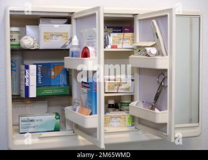 Armoire à pharmacie, armoire à médicaments Banque D'Images