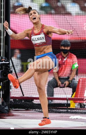 Valarie Allman (USA) la Champign olympique remporte le discus féminin aux Jeux Olympiques d'été de 2020 (2021), à Tokyo, au Japon Banque D'Images