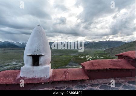 Magnifique monastère de Samding sur le lac Yamdrok, Nangartse - Tibet Banque D'Images