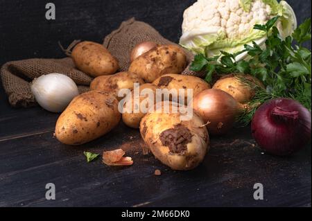 Légumes et herbes fraîchement achetés Banque D'Images