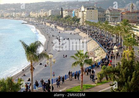 Vue sur la Promenade des Anglais. Nice, France - décembre 2022 Banque D'Images