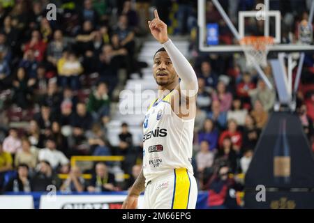 PalaOlimpia, Vérone, Italie, 02 janvier 2023, Exultation de Karvel Anderson - Tezenis Verona pendant Tezenis Verona vs Pallacanestro Trieste - Italian Basketball A Serie Championship Banque D'Images