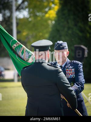 SHAPE, Belgique – SHAPE organise une cérémonie de passation de commandement où le général Christopher Cavoli, Commandant suprême des forces alliées en Europe (SACEUR), prend le commandement du général SACEUR Tod D. Wolters. Au cours de la cérémonie, le général Cavoli est devenu le SACEUR 20th lors d'une cérémonie présidée par le Secrétaire général de l'OTAN, Jens Stoltenberg. (Photo OTAN par Adj Frederic Rosaire) Banque D'Images