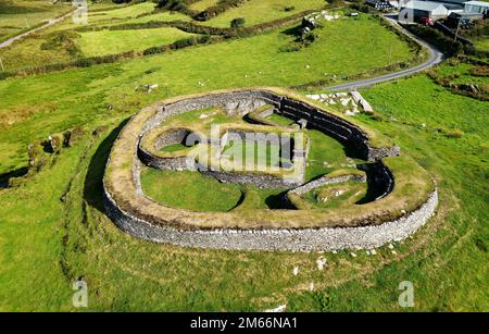 Leacanabuaile 9th siècle après J.-C. Pierre celtique ringfort défendue ferme alias cashel près de Cahersiveen, péninsule d'Iveragh, comté de Kerry, Irlande Banque D'Images