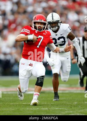 02 janvier 2023. Utah Utes Quarterback Cameron Rising (7) pendant le match de Rose Bowl de 2023 entre les Utah Utes et les Ohio State Buckees au stade Rose Bowl à Pasadena, Californie. John Green/CSM Banque D'Images