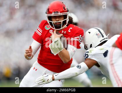 02 janvier 2023. Utah Utes Quarterback Cameron Rising (7) pendant le match de Rose Bowl de 2023 entre les Utah Utes et les Ohio State Buckees au stade Rose Bowl à Pasadena, Californie. John Green/CSM Banque D'Images