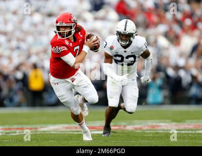 02 janvier 2023. Utah Utes Quarterback Cameron Rising (7) pendant le match de Rose Bowl de 2023 entre les Utah Utes et les Ohio State Buckees au stade Rose Bowl à Pasadena, Californie. John Green/CSM Banque D'Images