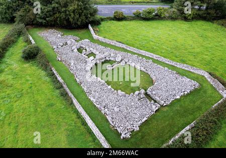 Creevykeel préhistorique tribunal néolithique cairn complexe de chambres d'enterrement près de Cliffony, comté de Sligo, Irlande. Entre 4500 et 6000 ans Banque D'Images