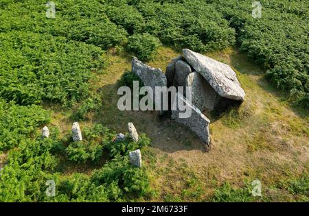 Zennor Quoit entrée préhistorique tombe tombe chambered tombe. Péninsule de Penwith, Cornouailles. Antenne montrant la façade d'entrée, les montants de la chambre, la trappe, etc Banque D'Images