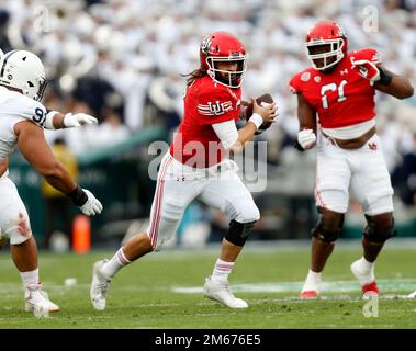 02 janvier 2023. Utah Utes Quarterback Cameron Rising (7) pendant le match de Rose Bowl de 2023 entre les Utah Utes et les Ohio State Buckees au stade Rose Bowl à Pasadena, Californie. John Green/CSM Banque D'Images